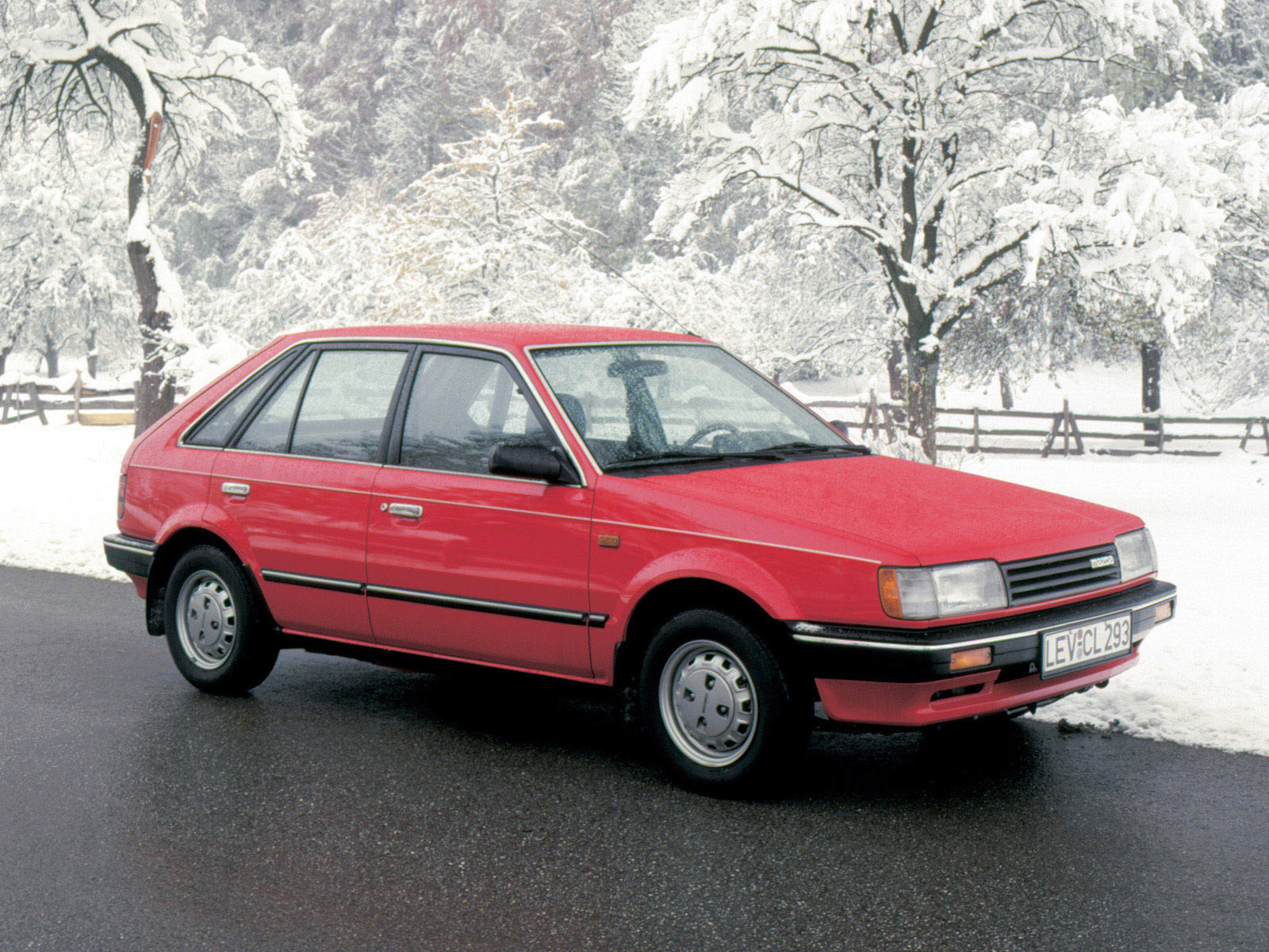 Mazda_323_1985-BF